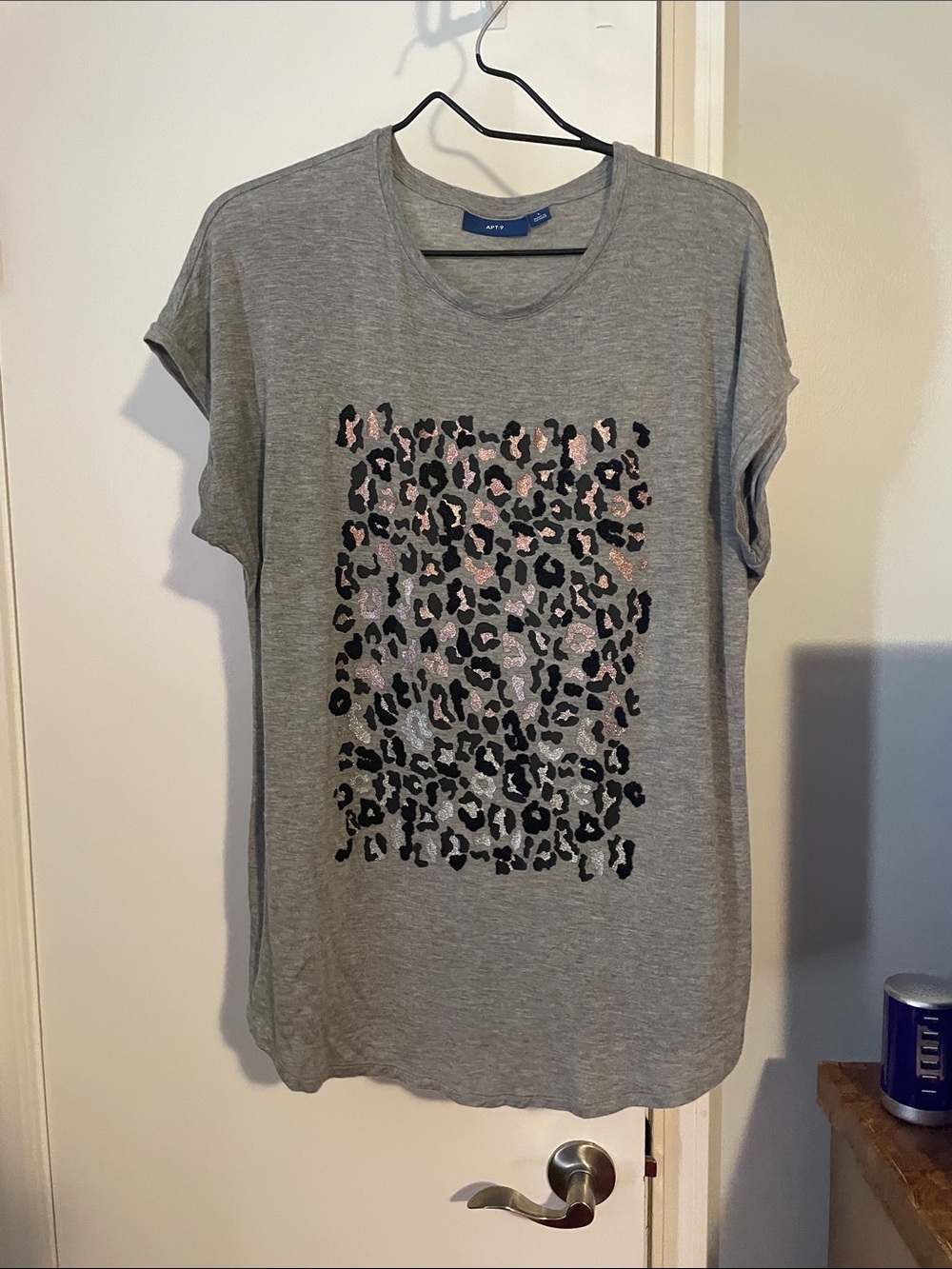 Apt 9 Gray Short Sleeve Tee with Leopard Print and Blush Accents